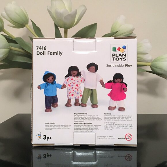 PlanToys Dollhouse Dolls Dark Skin Tone Family - Picture 8 of 9